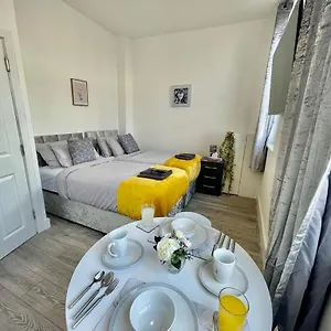 cardiff-city-centre-apartment-penarth-road.cardiffhotelswales.com/